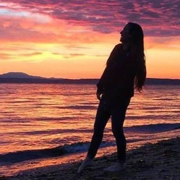 Meet your Posher, Alexis - Picture 1 of 1